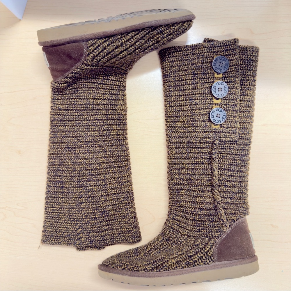 UGG Australia Classic Cardy Knit Boots 5819 Brown Button Size 6